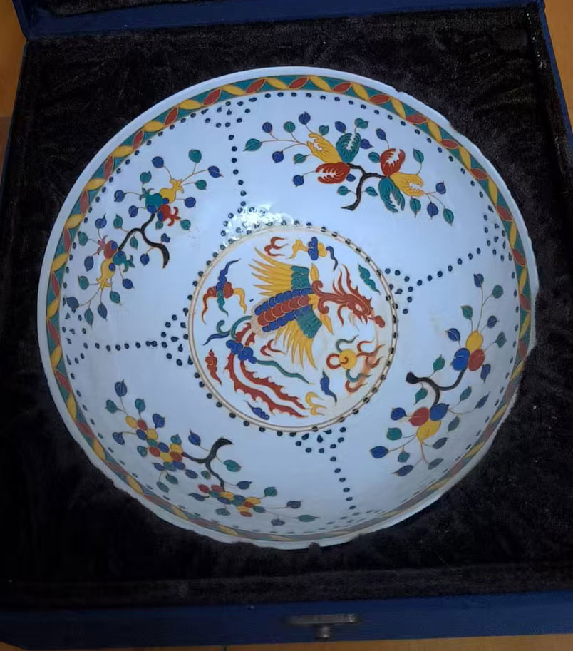 Old porcelain collection Ming Chenghua colorful dragon pattern thin tire exquisite bowl-国际艺术品交易网