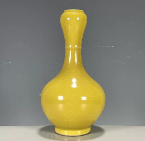 Porcelain bottles made in the Kangxi year of the Qing Dynasty-国际艺术品交易网