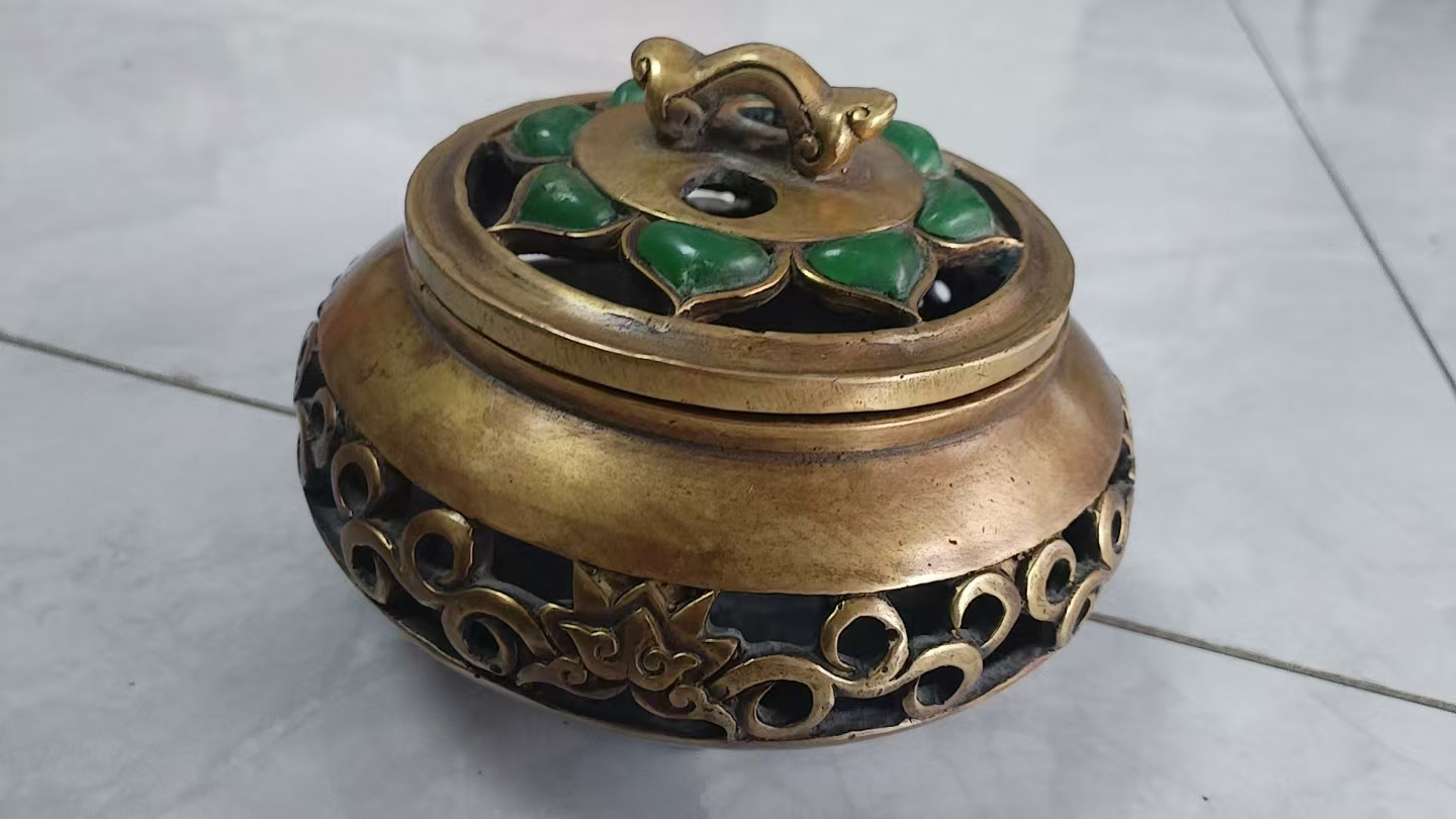 Pure copper brass jewel-encrusted three-legged hollow aromatherapy furnace-国际艺术品交易网