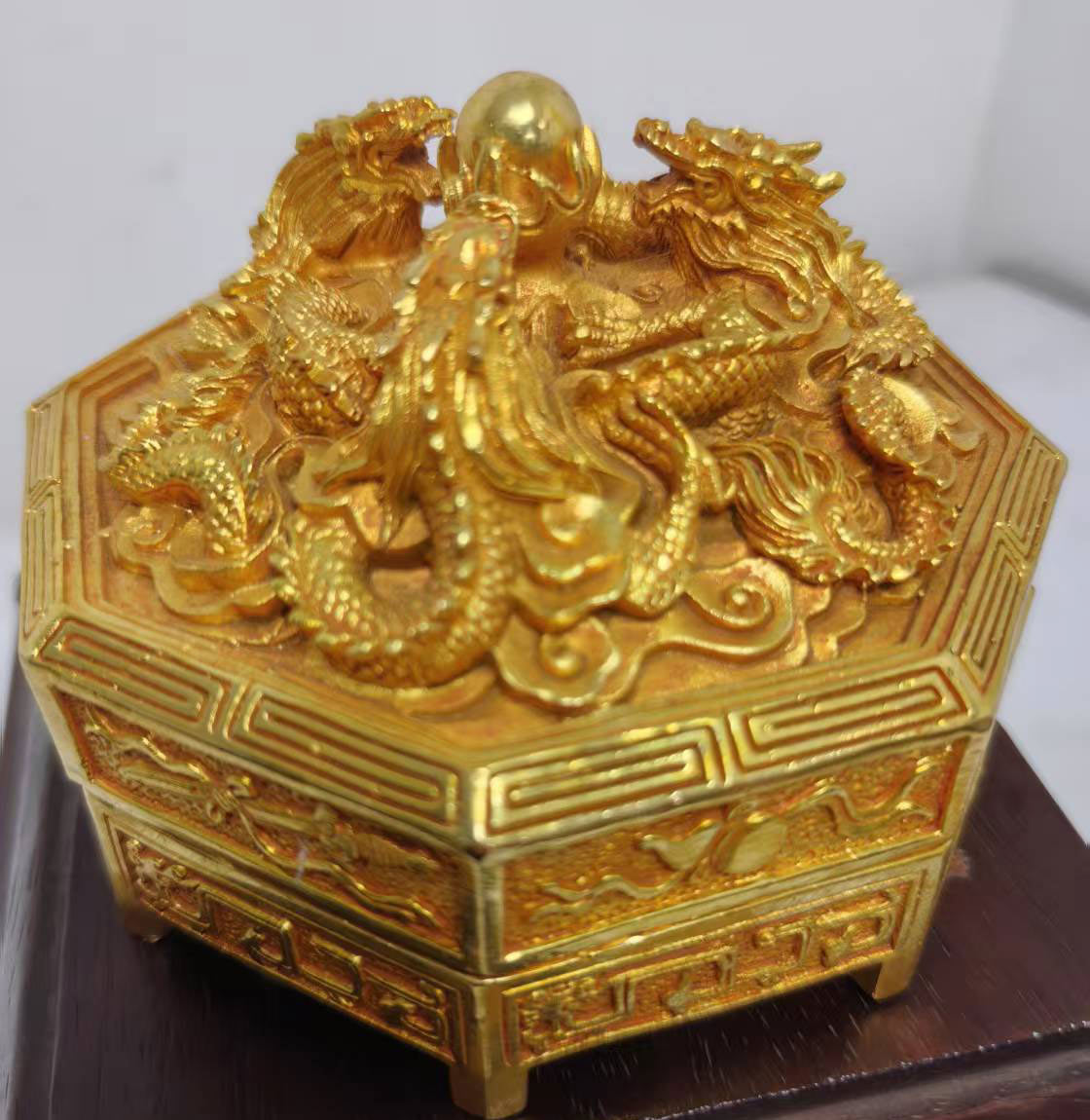 Pure copper gold double dragon play ball dragon cover eight treasure box-国际艺术品交易网