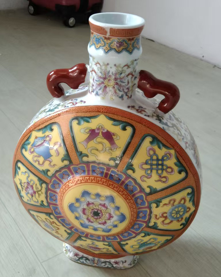 Qianlong annual pastel vase holding moon bottle-国际艺术品交易网