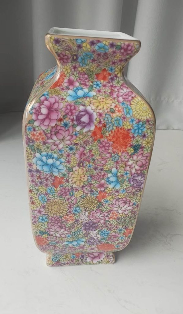 图片[1]-Qianlong enamel four-way flower arrangement porcelain bottle-国际艺术品交易网