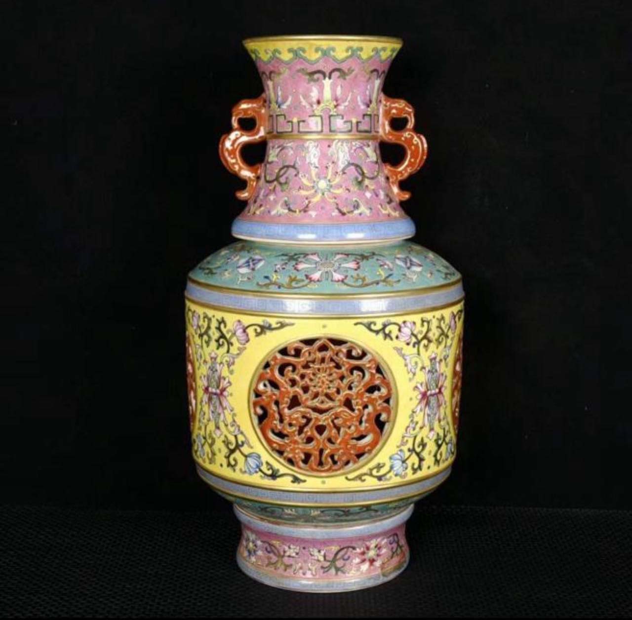 Qianlong foreign color time good news turning heart bottle-国际艺术品交易网