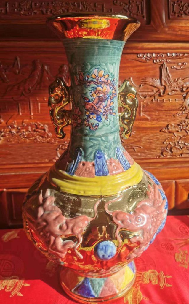 图片[1]-Qing Dynasty Qianlong annual carved vase-国际艺术品交易网