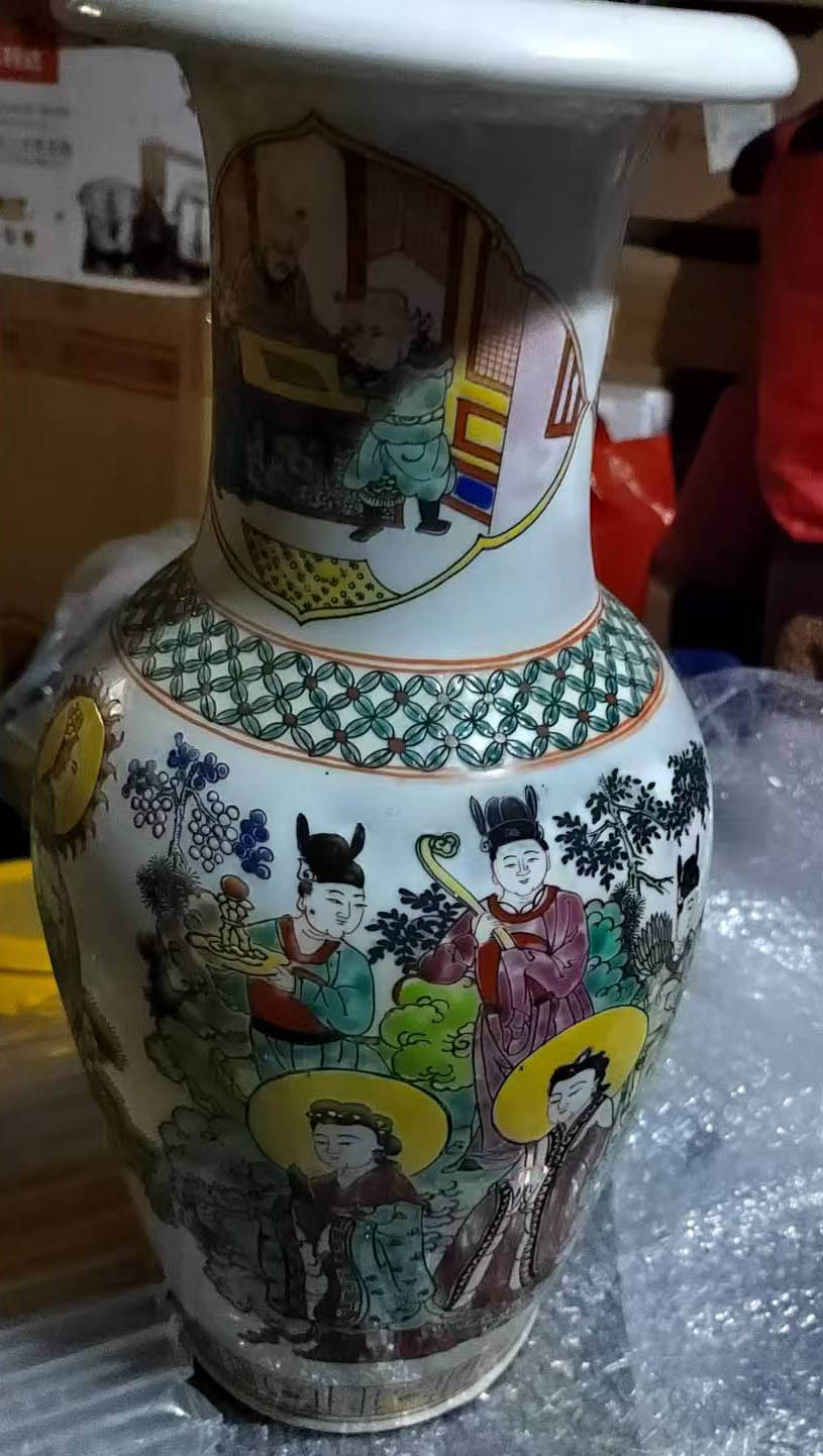 Qing Dynasty people pastel bottles-国际艺术品交易网