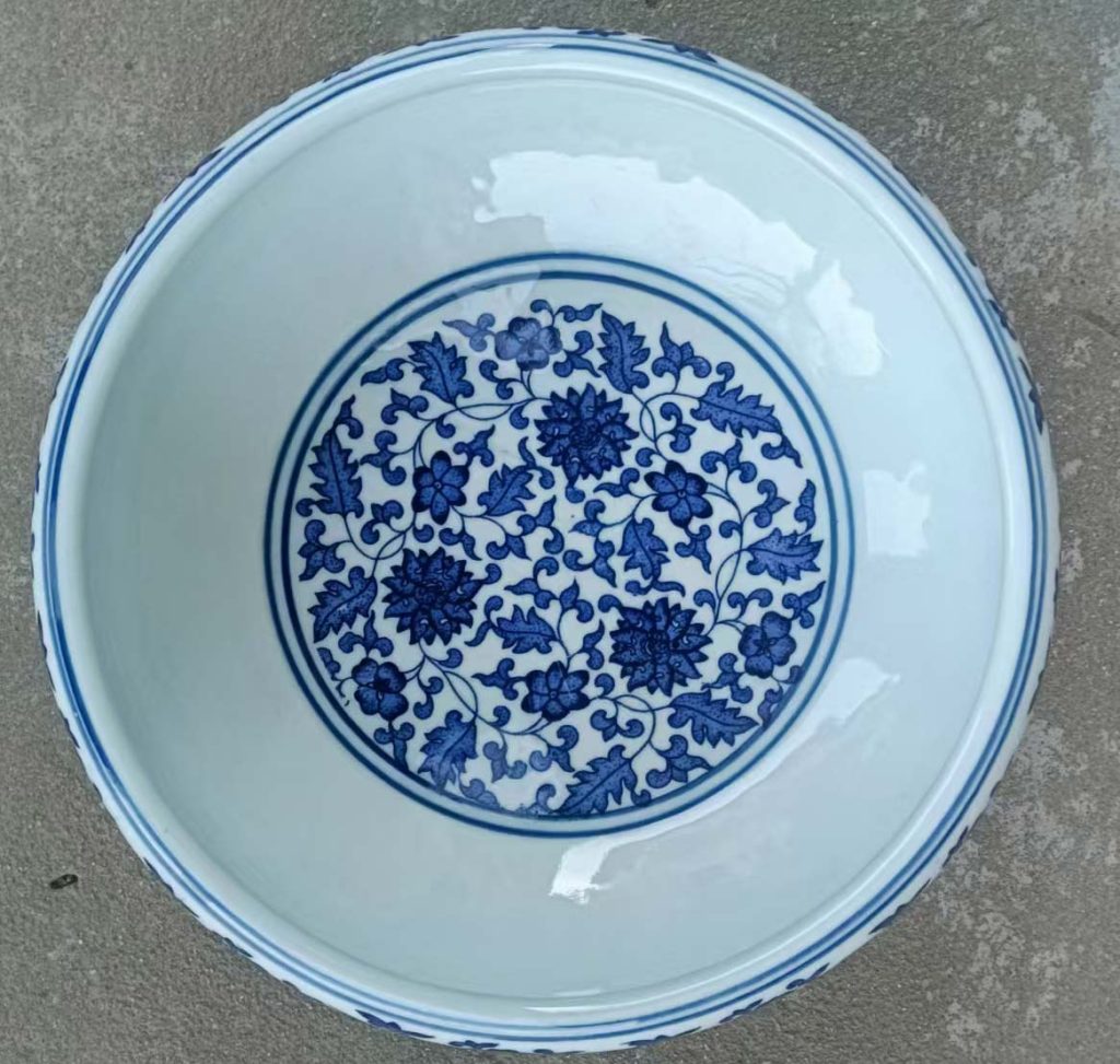 图片[1]-Qing Qianlong blue and white floral pattern rolled porcelain bowl-国际艺术品交易网