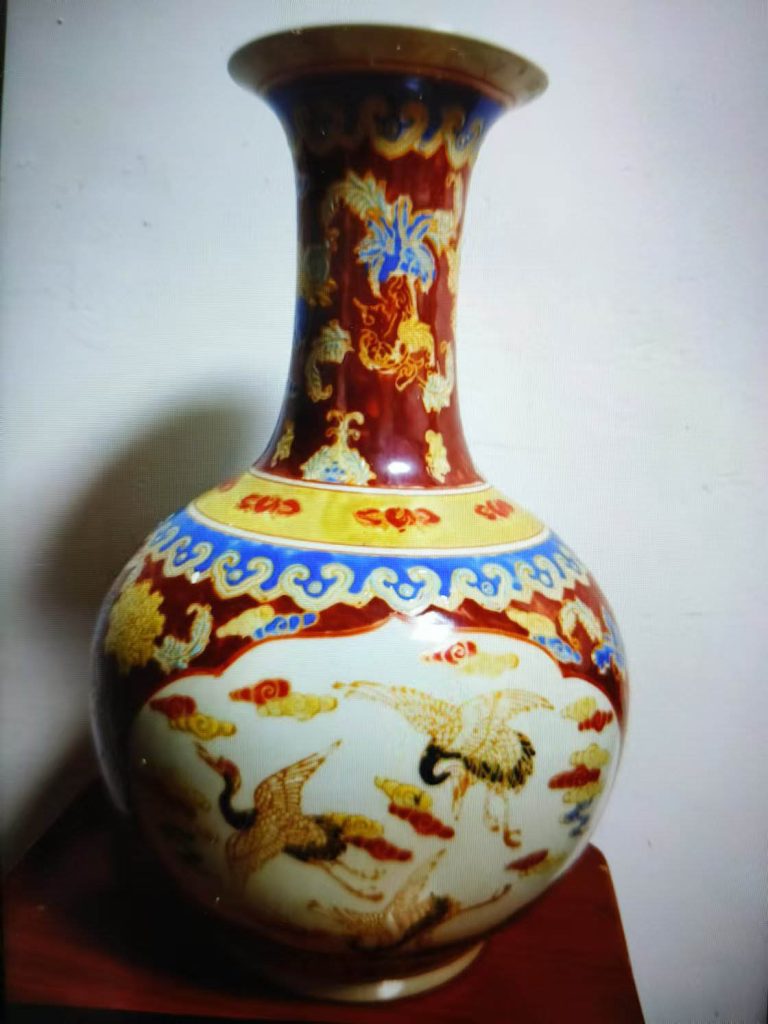 图片[1]-Qing Qianlong pastel luminous porcelain dragon and phoenix pattern ornamental bottle-国际艺术品交易网