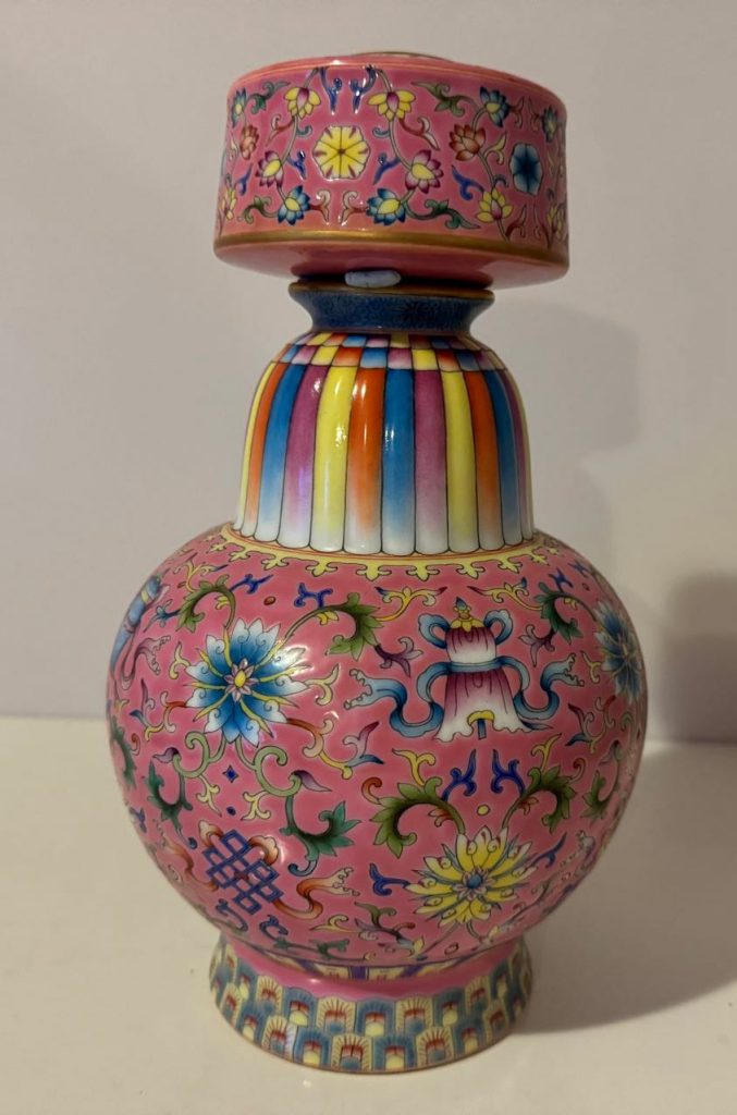 图片[1]-Qing Qianlong pink lotus eight-treasure bottle-国际艺术品交易网