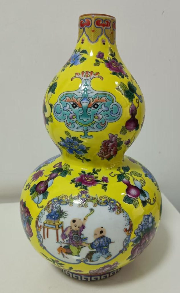 图片[1]-Yongzheng year-made gourd porcelain bottle-国际艺术品交易网