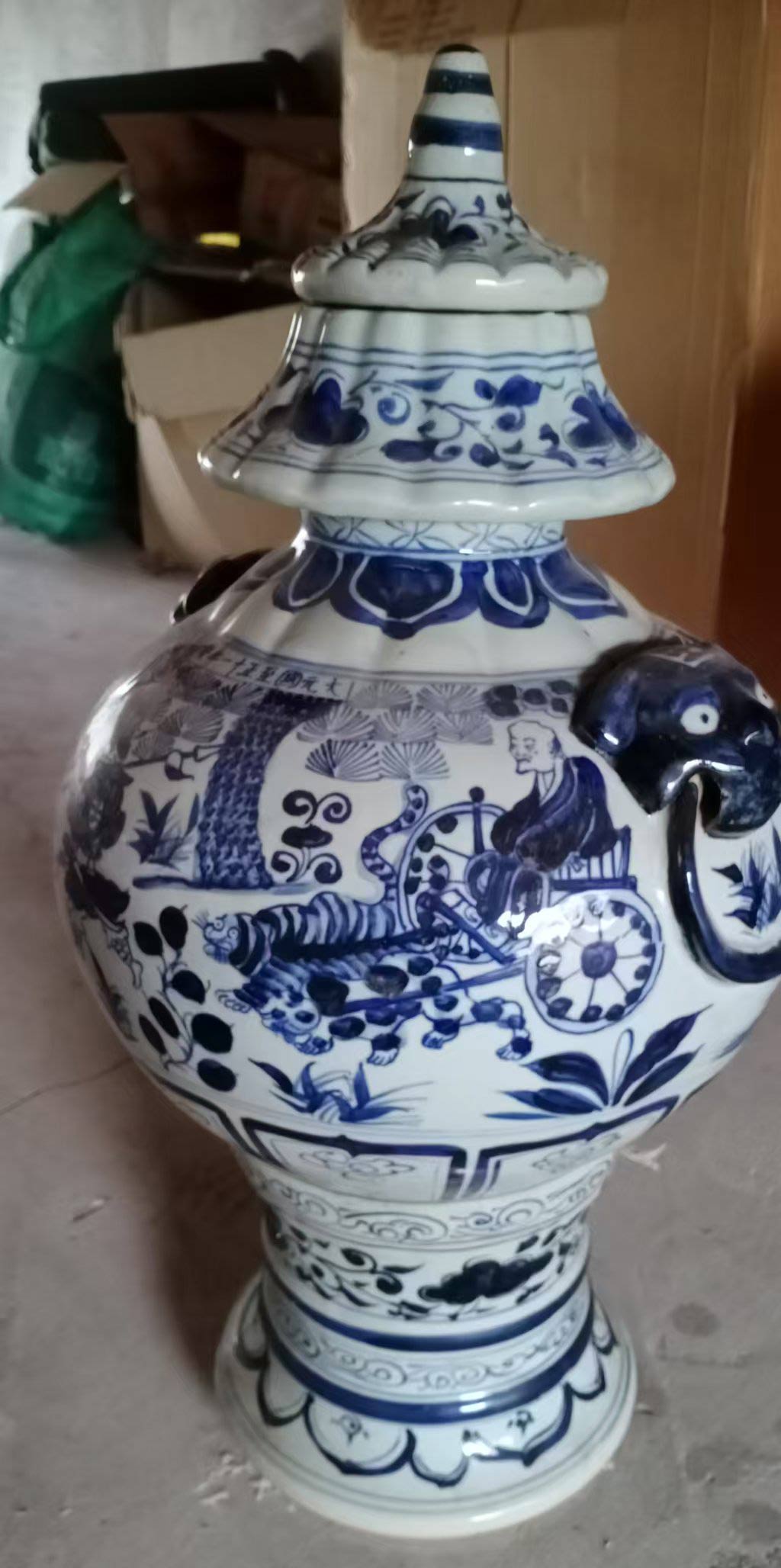 Yuan blue and white glaze red flower phoenix pattern lid jar-国际艺术品交易网