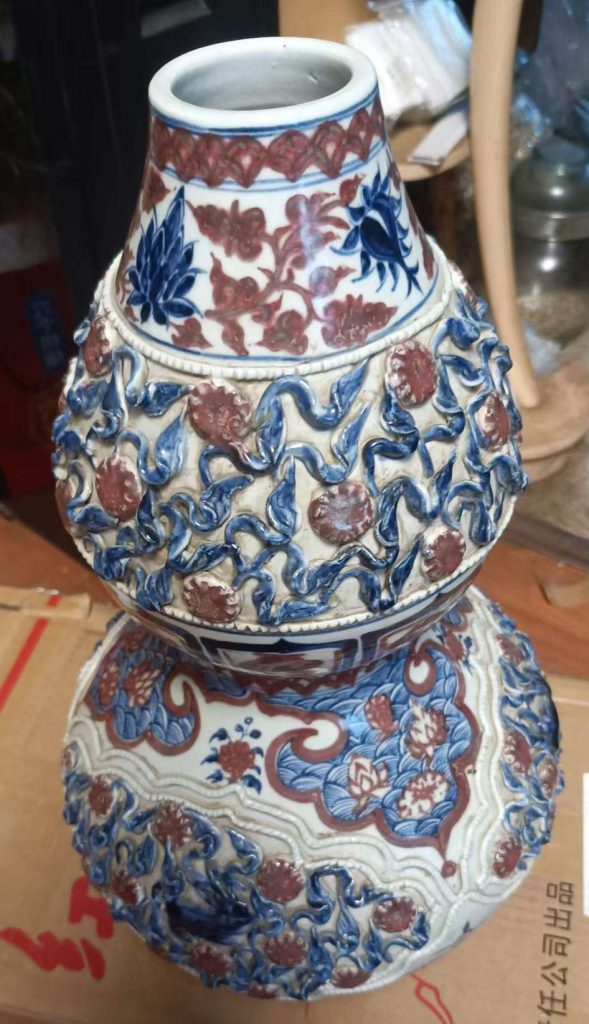 图片[1]-Yuan blue and white glaze red window flower gourd bottle-国际艺术品交易网