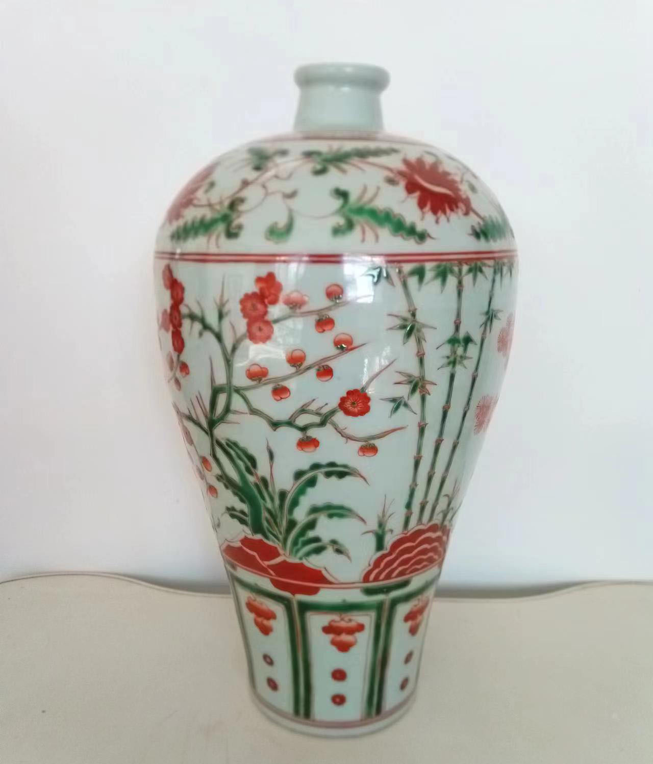 Yuanhong Green Colorful Pine Bamboo Plum Pattern Bottle-国际艺术品交易网
